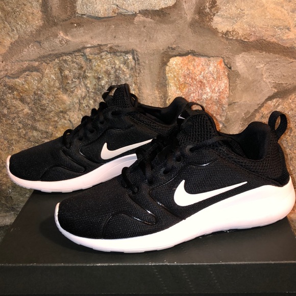 ❌❌SOLD❌❌Women’s Nike Comfortable Sneakers - Picture 2 of 7